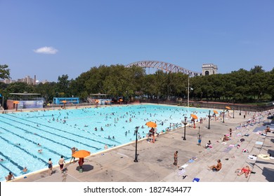 Astoria Queens, New York / USA - August 25 2020: Astoria Pool At Astoria Park During The Summer With People And The Hell Gate Bridge In The Background