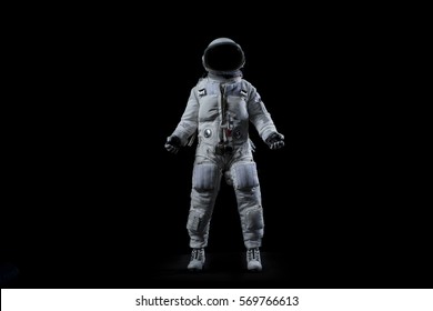 Astronauta posando sobre fondo