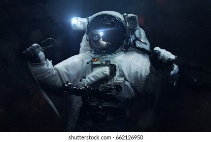 宇宙遊泳中の勇敢な宇宙飛行士 宇宙の人々 Nasaが提供するこの画像のエレメント写真素材 Shutterstock