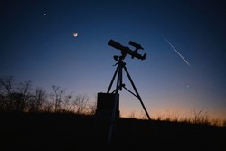 Télescope D'astronomie Pour L'observation Des étoiles, Des Planètes, De La Lune Et D'autres Objets Spatiaux.