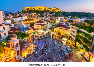 Athen, Griechenland - Nachtbild mit Athen von oben, Monastiraki Platz und alte Akropolis.