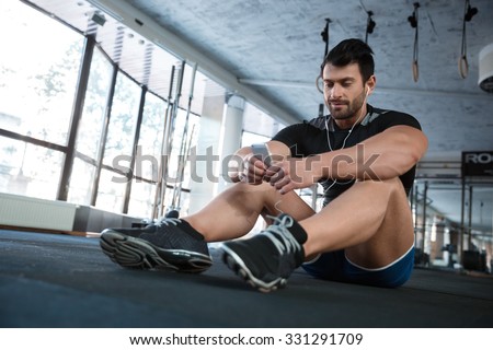 Similar – Foto Bild Trauriger schwarzer Sportler ruht sich nach dem Training aus