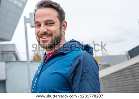 Athletic guy doing training session with smartphone