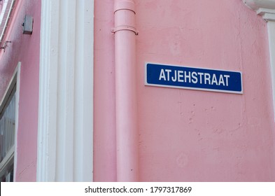 Atjehstraat Curaçao Street Willemstad Pink Wall Street