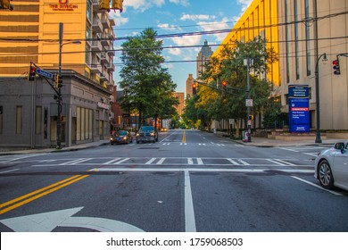  Atlanta, Ga / USA - 06 14 20: Traffic On Peachtree Street Downtown