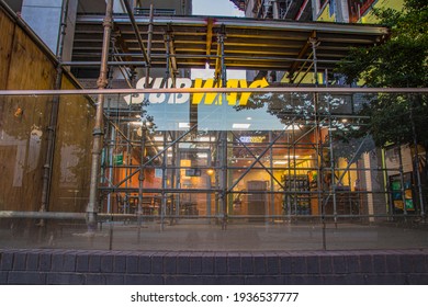 Atlanta, Ga USA - 06 14 20: Downtown Atlanta Morning  Covid-19 Scaffolding In Front Of Subway Sub Shop