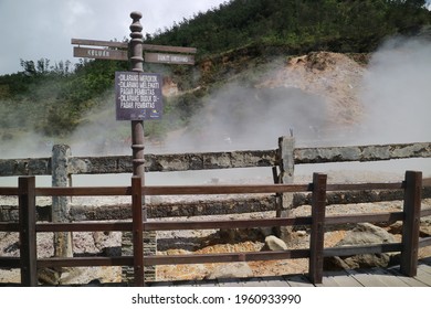 The Atmosphere Of Kawah Sikidang In Dieng Banjarnegara Indonesia On 12 April 2021