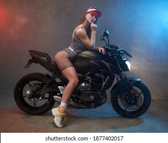 Sexy Babes And Bikes