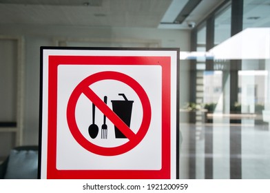 Attention Sign Of Food And Drink Not Allowed Bring From Outside To Restaurant. It Is Regulation From Shopping Mall. (Blurred Background )