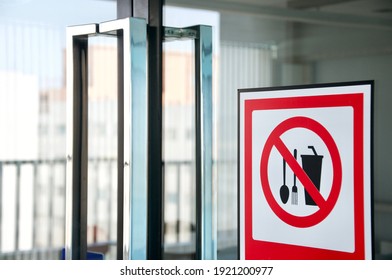 Attention Sign Of Food And Drink Not Allowed Bring From Outside To Restaurant. It Is Regulation From Shopping Mall. (Blurred Background )