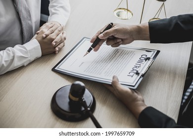 Attorney Gives The Client A Pen To Sign A Contract Admitting Fraud, Lawyer Admits A Fraud Case In Which Client Is A Victim And Will Sue Defendant Who Is A Commercial Partner. Fraud Litigation Concept.