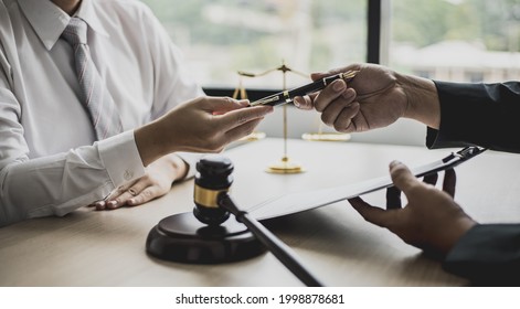 Attorney Gives The Client A Pen To Sign A Contract Admitting Fraud, Lawyer Admits A Fraud Case In Which Client Is A Victim And Will Sue Defendant Who Is A Commercial Partner. Fraud Litigation Concept.