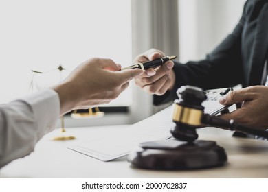 Attorney Gives The Client A Pen To Sign A Contract Admitting Fraud, Lawyer Admits A Fraud Case In Which Client Is A Victim And Will Sue Defendant Who Is A Commercial Partner. Fraud Litigation Concept.