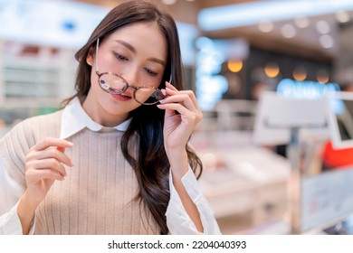 Attractive Asia Young Adult Female Woman Casual Cloth Spending Weekend Vacation Enjoy Choosing Glasses In Optical Store Shop She Is Pick The Favourite One For Herself