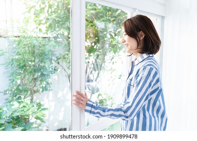 日本人女性images Stock Photos Vectors Shutterstock