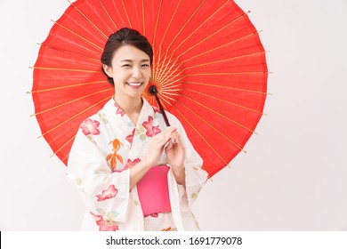 浴衣 女性 の写真素材 画像 写真 Shutterstock