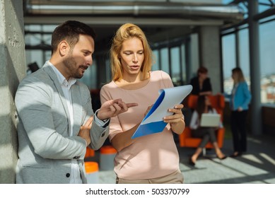 Attractive Bussines Woman Talking On The Phone.