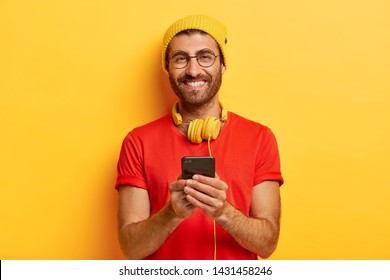 Singer With Phone Stock Photos Images Photography Shutterstock