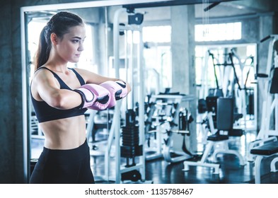 Attractive Female Boxer At Training - Shutterstock ID 1135788467