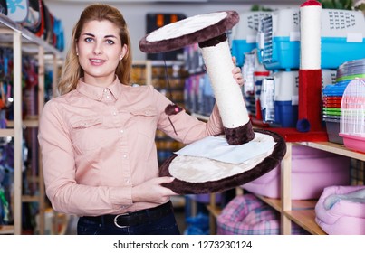 Attractive Friendly Seller Of Pet Store Offering Scratching Post For Cat