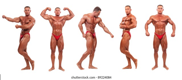 Attraktiver männlicher Körperbildbauer, der fünf Wettkämpferpositen zeigt, einzeln auf weißem Hintergrund