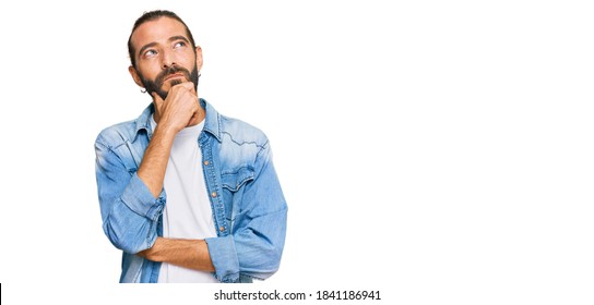 男性 顎に手を当てる の画像 写真素材 ベクター画像 Shutterstock