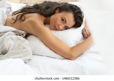 Attractive Naked Lady Resting Bedroom Home Stockfoto Shutterstock