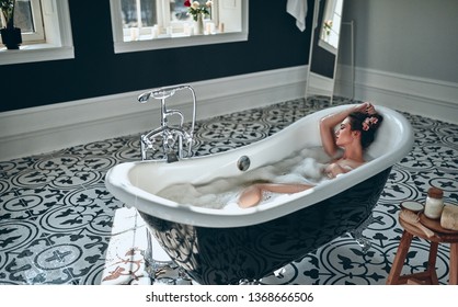 Full Naked Woman Shower Images Stock Photos Vectors Shutterstock