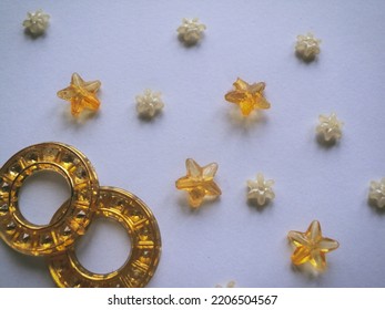 Attractive Wallpaper Of Crystal Shapes Of Stars And Rounds. There Are Golden Garnish And Attractive Patterns On The Background.