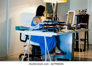 An Attractive Woman In Her Early 30s Working In A Very Pleasant Home Office Environment.