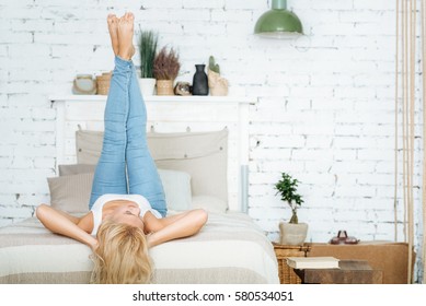 Attractive woman posing in bed