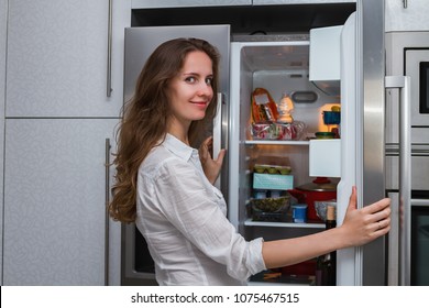 11,200 Looking refrigerator Stock Photos, Images & Photography ...