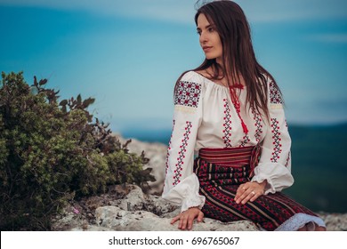 https://image.shutterstock.com/image-photo/attractive-woman-traditional-romanian-costume-260nw-696765067.jpg