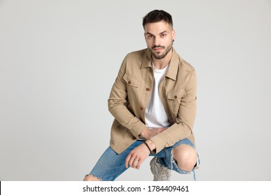 Knee crouch Images, Stock Photos & Vectors | Shutterstock