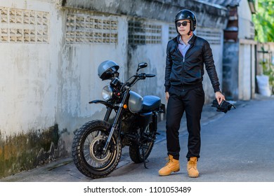 50,277 Young Asia Man Standing Images, Stock Photos & Vectors ...