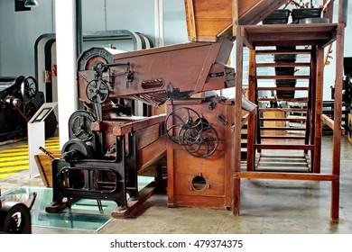 ATUNTAQUI, ECUADOR - CIRCA APRIL 2016: Machinery In A Cotton Processing Facility From The Early 1900s, Turned Into An Industrial Textile Museum