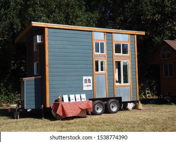 AUBURN, CALIFORNIA SEPTEMBER 26, 2019 A Tiny House, Part Of The Tiny House Village At The Home Show 