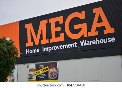 Auckland / New Zealand - November 5 2020: View Of Mitre 10 Hardware Store In Botany