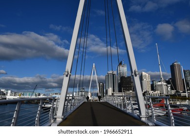 Auckland, New Zealand - September 16, 2019: The Wynyard Crossing Bridge, Which Connects The Wynyard Quarter With Viaduct Harbour.