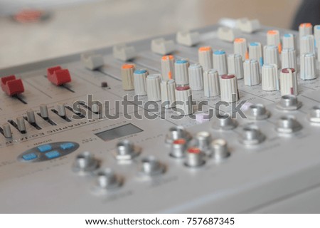 Audio controller of the amplifier.Focusing specifically on the amplifier concept of the DJ.