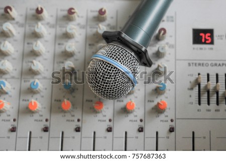 Audio controller of the amplifier.Focusing specifically on the amplifier concept of the DJ.