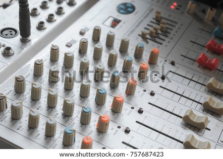 Audio controller of the amplifier.Focusing specifically on the amplifier concept of the DJ.