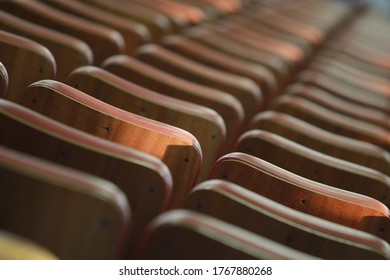 
AUDITORY CHAIR, IN SEQUENCE, BACK, SELECTIVE FOCUS