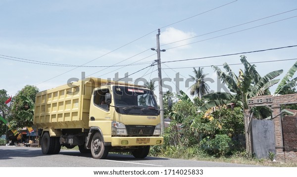August 09, 2019, stone harbor: oil palm fruit\
truck, northern Sumatra