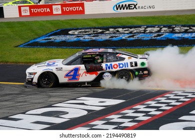 August 14, 2022 - Richmond, VA, USA: Kevin Harvick Wins The Federated Auto Parts 400 In Richmond, VA, USA.