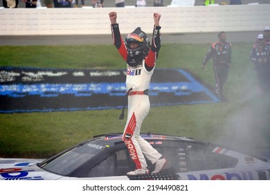 August 14, 2022 - Richmond, VA, USA: Kevin Harvick Wins The Federated Auto Parts 400 In Richmond, VA, USA.