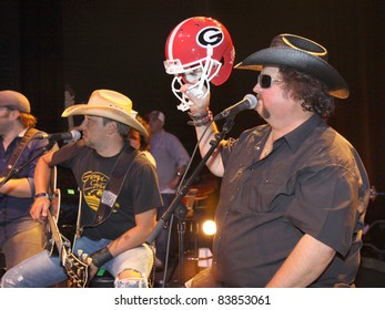 August 16, 2011 - Athens, GA - Jason Aldean And Colt Ford. At A Benefit For The Family Of Elmer 