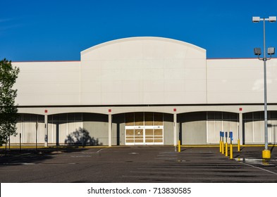 AUGUST 4 2017 - MINNEAPOLIS, MINNESOTA: A Closed, Abandoned Big Box Store, With All Signage Removed