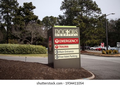 Augusta, Ga USA - 02 03 21: Doctors Hospital Entrance Way Sign