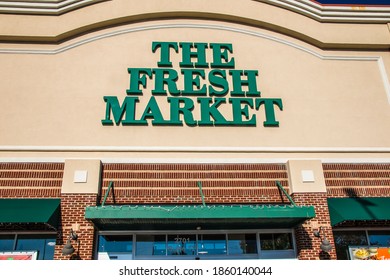 Augusta, Ga / USA - 11 20 20: The Fresh Market Building Sign
